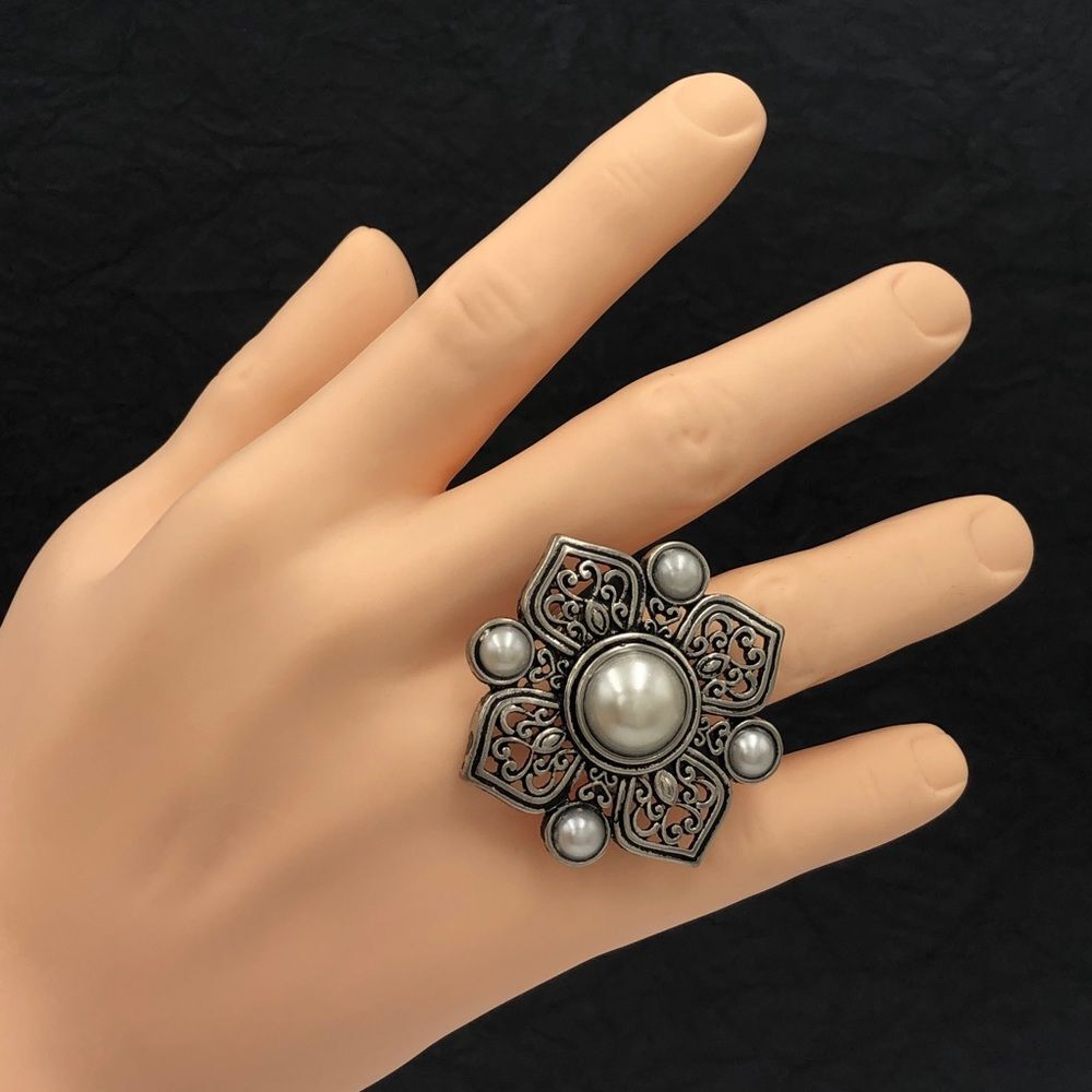 Large Pearl Silver Tone Statement Cocktail Stretch Ring